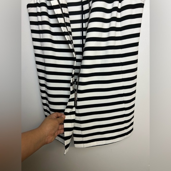 Chico’s Mini Dress Women 1/M  Striped Sleeveless High Quality Black-White luxe - Picture 7 of 13
